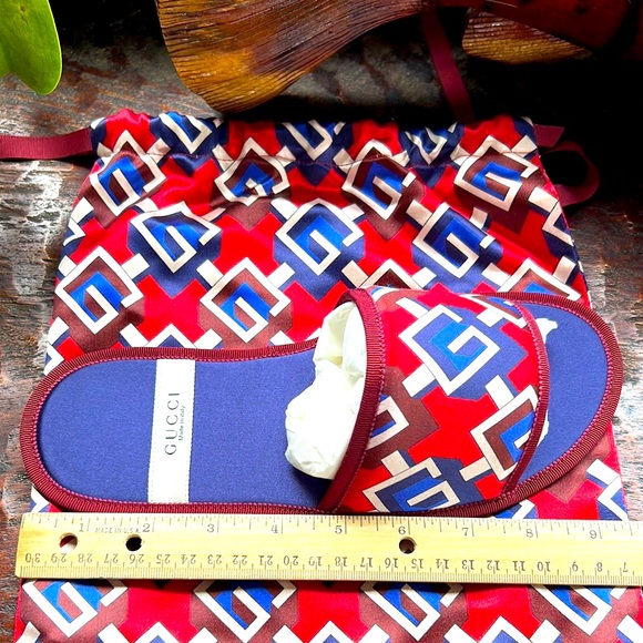 Gucci Geometric G Travel Slippers w/bag and Neck Pillow w/bag Like NEW Authentic - Picture 11 of 16